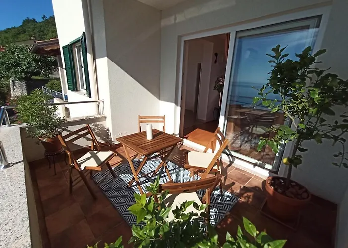Lemon No. 205 Apartment *