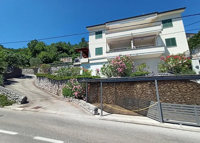 Apartment Lemon No. 205 *